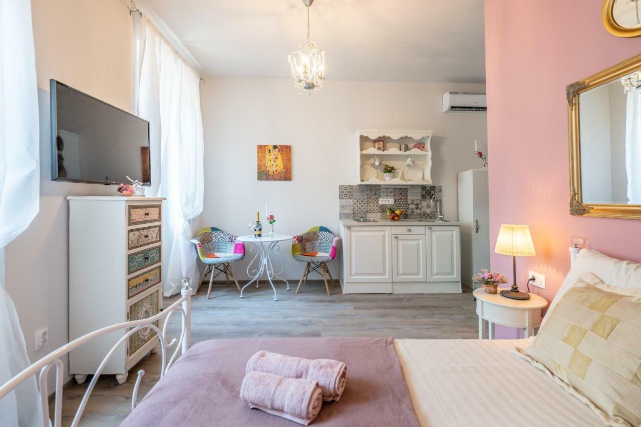 Old City Romantic Studios 3 Pula Ngoại thất bức ảnh