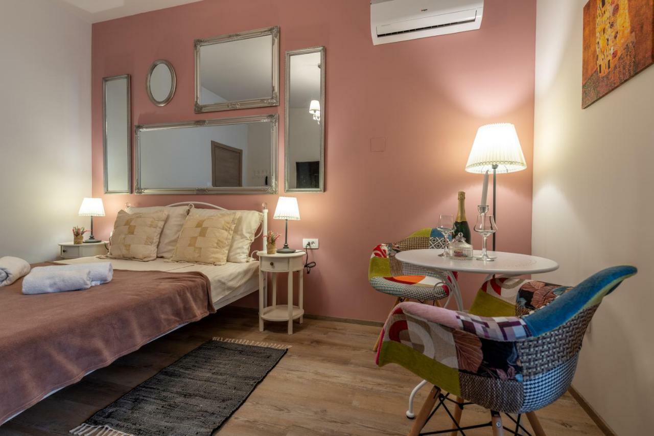 Old City Romantic Studios 3 Pula Ngoại thất bức ảnh