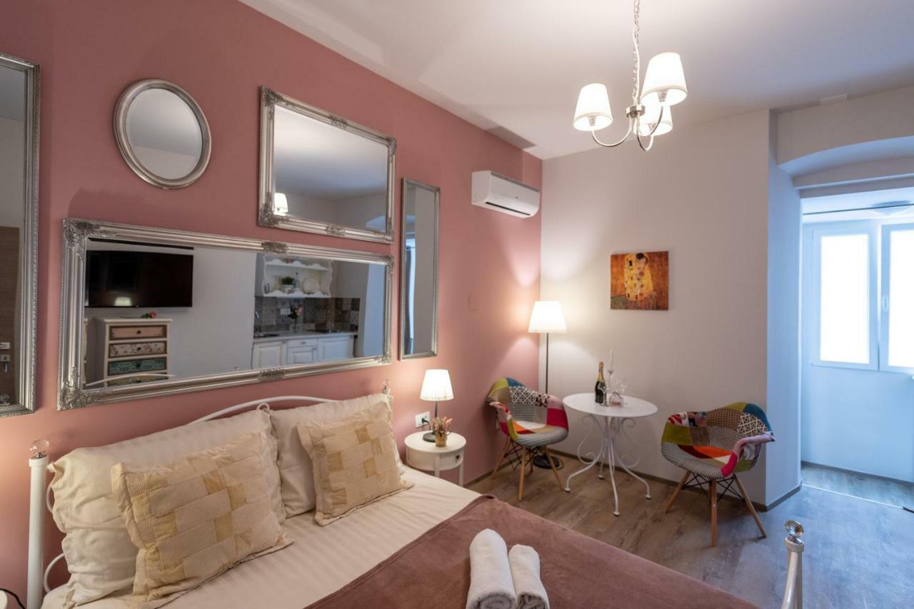 Old City Romantic Studios 3 Pula Ngoại thất bức ảnh