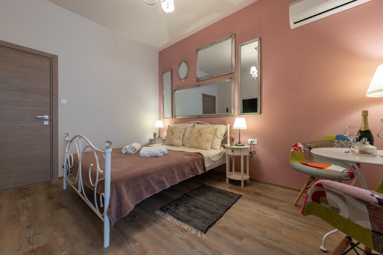 Old City Romantic Studios 3 Pula Ngoại thất bức ảnh