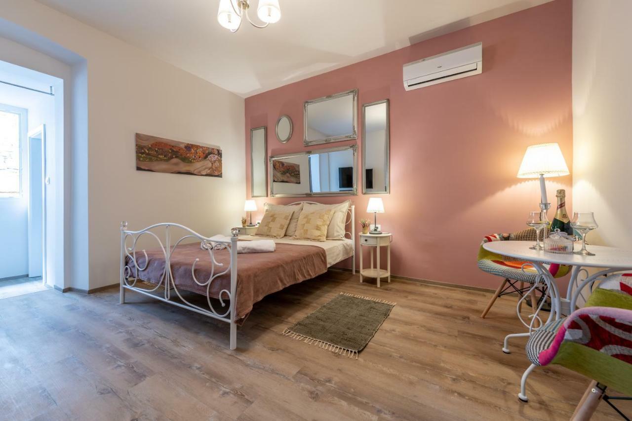 Old City Romantic Studios 3 Pula Ngoại thất bức ảnh